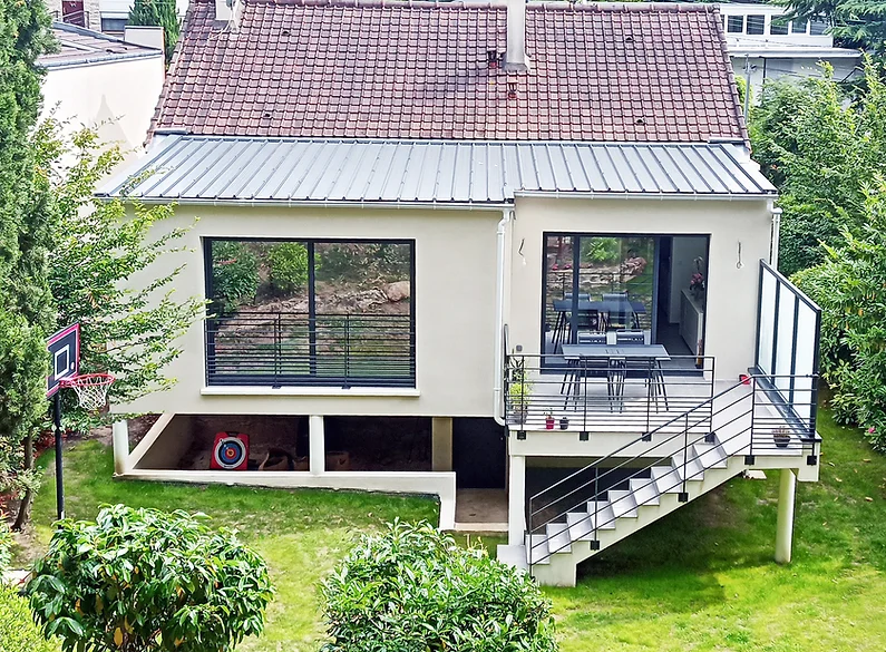 Extension avec toiture en bac acier d'une maison individuelle à Verrières le Buisson, Essonne, 91