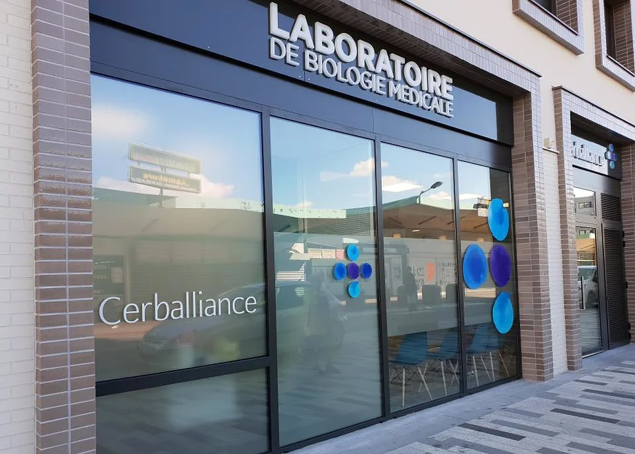 Enseigne Façade commerciale - Aménagement d'un laboratoire d'analyses médicales - Cerballiance à Massy(Essonne)